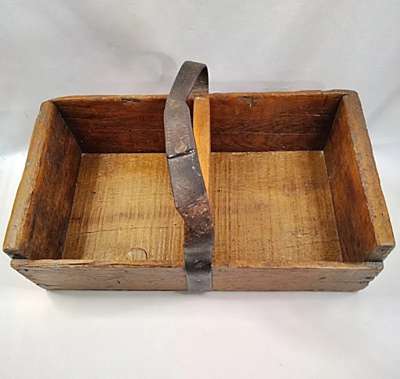 Antique-Handmaid-Wood-Carriier-Box-with-Leather-Handle-inside view-2-800 x 758.jpg