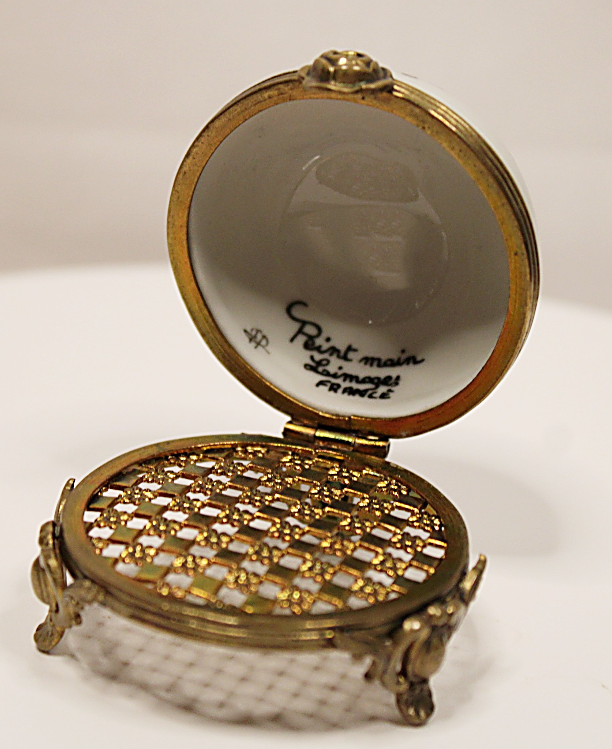 Vintage LIMOGES VINAIGRETTE Rare Peint Main French Porcelain Bibelot-front-Open-left-2000 x 2446.JPG