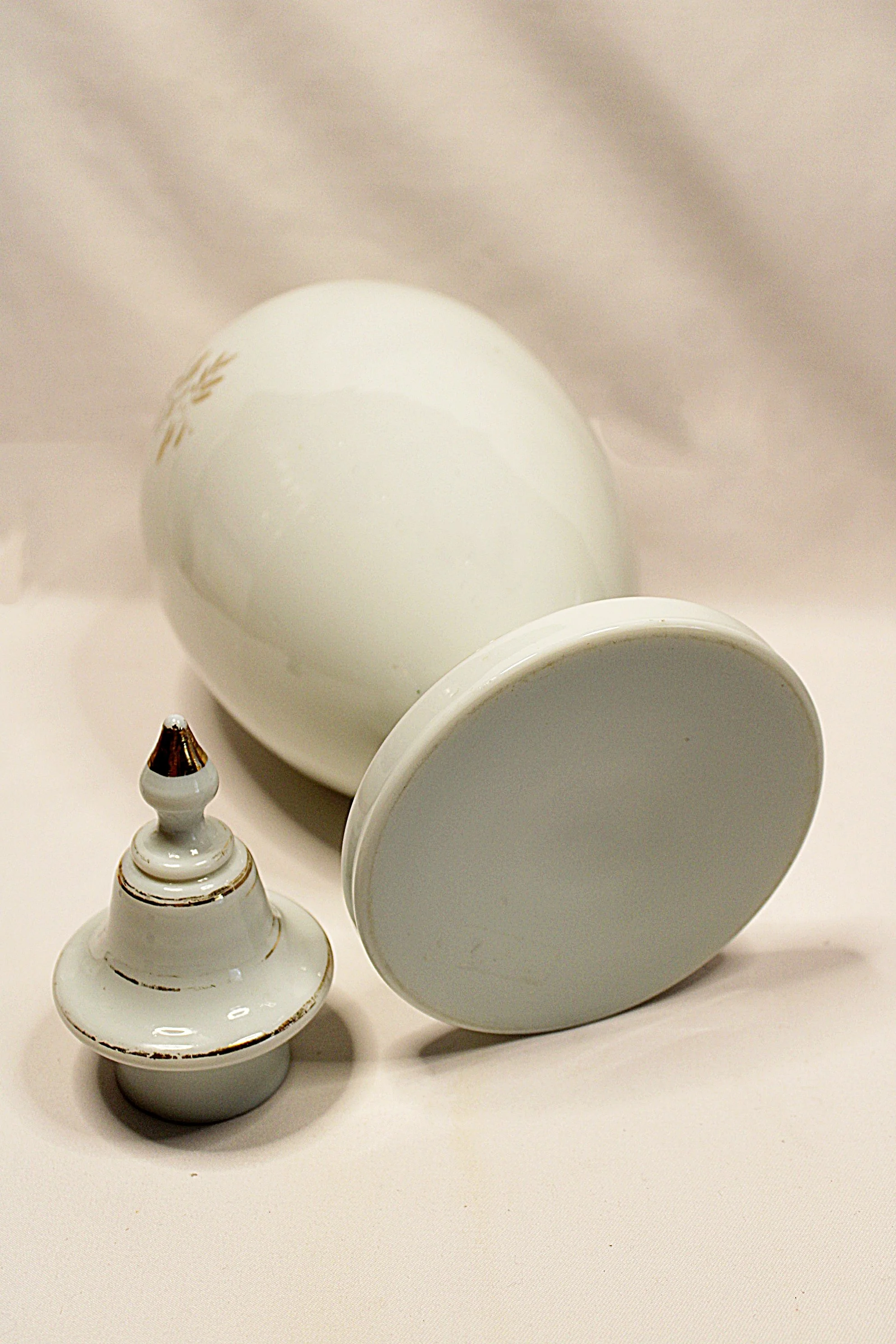 5793-Antique Bristol Glass Apothecary Jar with Lid-Bottom View-1984 x 2976.JPG