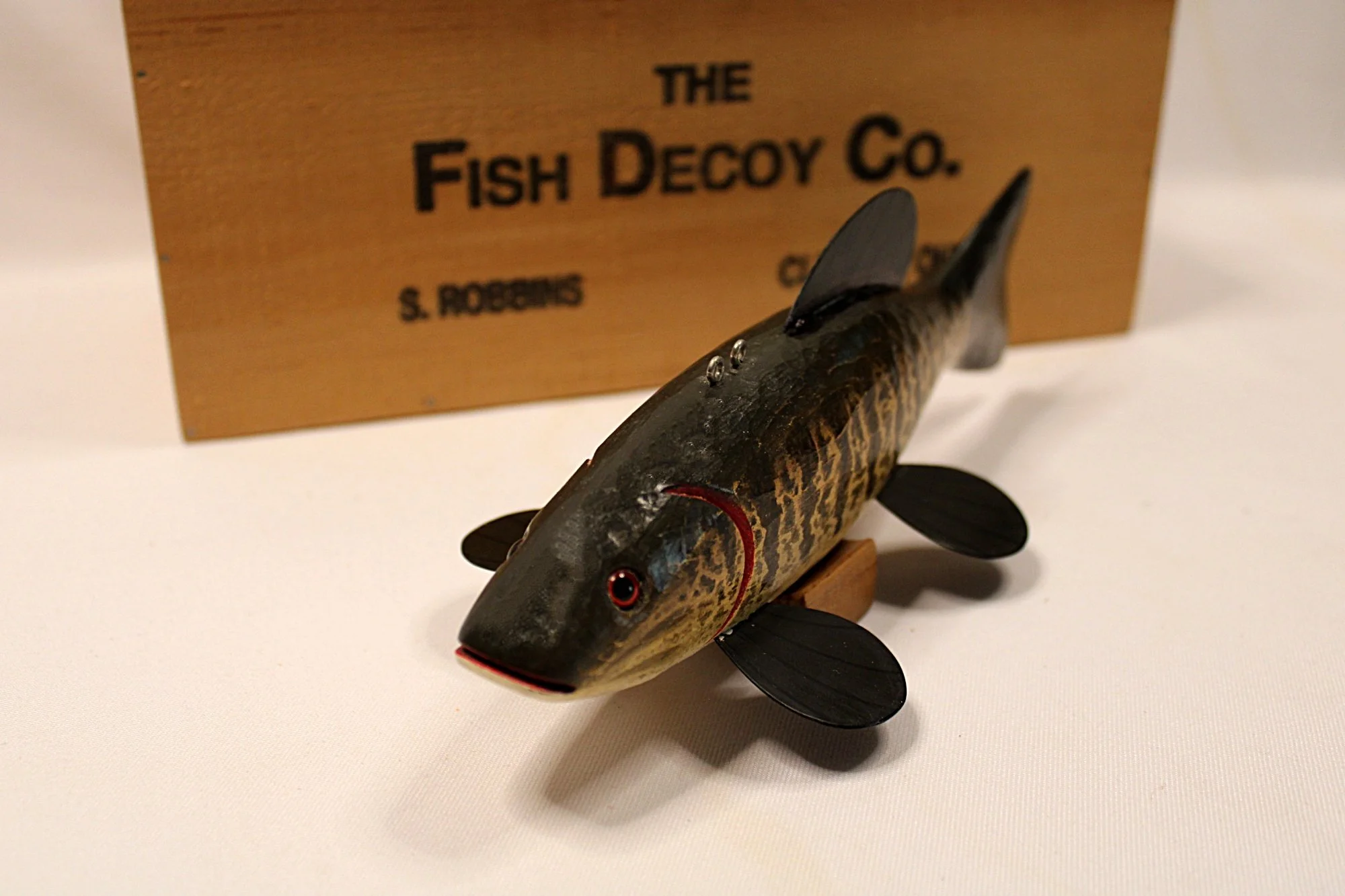 Steve Robbins-Fish Decoy Smallmouth Bass Face-closeup-Facing Left-Front-2000 x 1333.JPG