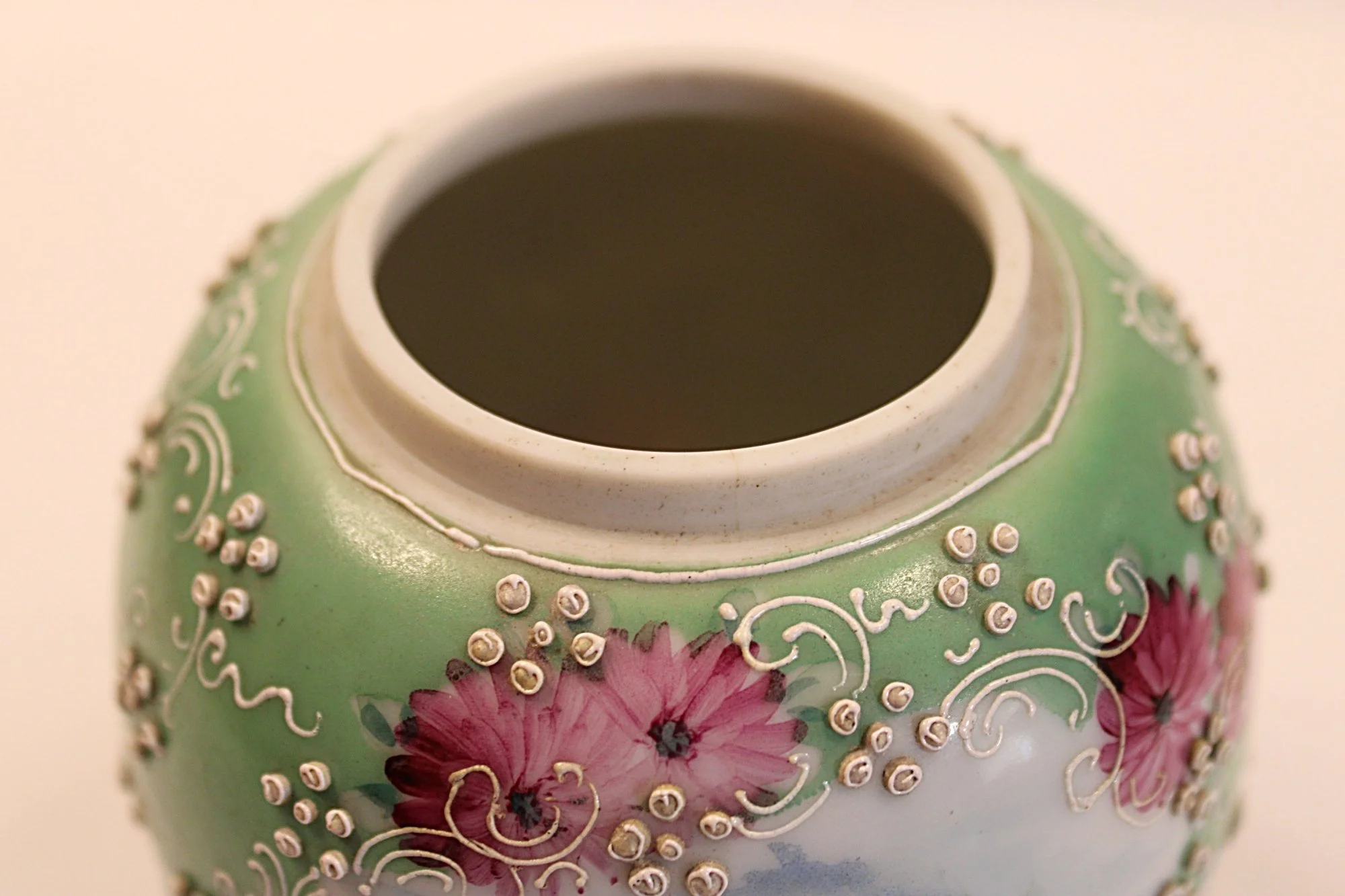 5601-Antique-Porcelain-VasepVenice-Palace-top-rim-2-2000 x 1333.JPG