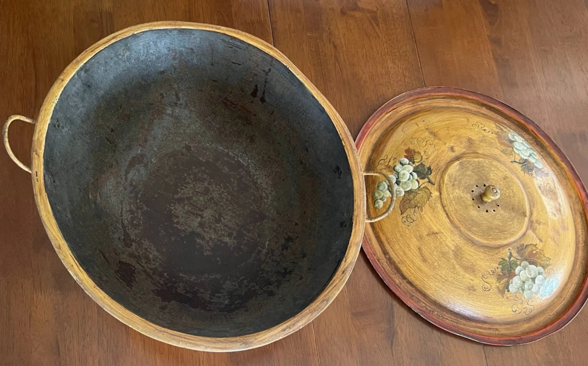 Antique Lidded TIN DOUGH RISER Hand Tole Painted inside view-2498 x 1554.jpg