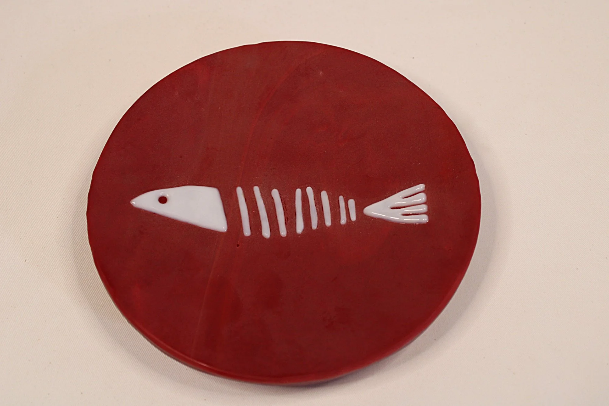 Red-art-glass-handmade-plate-flat-view-white-bacckground-2000 x 1333.JPG