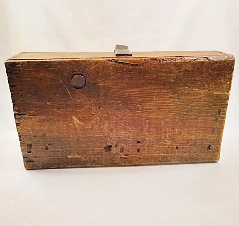 Antique-Handmaid-Wood-Carriier-Box-with-Leather-Handle -full-lbottom-800 x 758.jpg