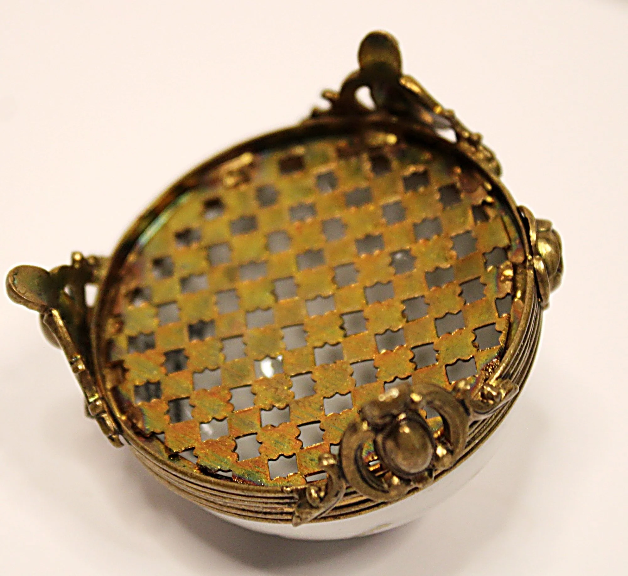 Vintage LIMOGES VINAIGRETTE Rare Peint Main French Porcelain Bibelot-Bottom-2000 x 1835.JPG