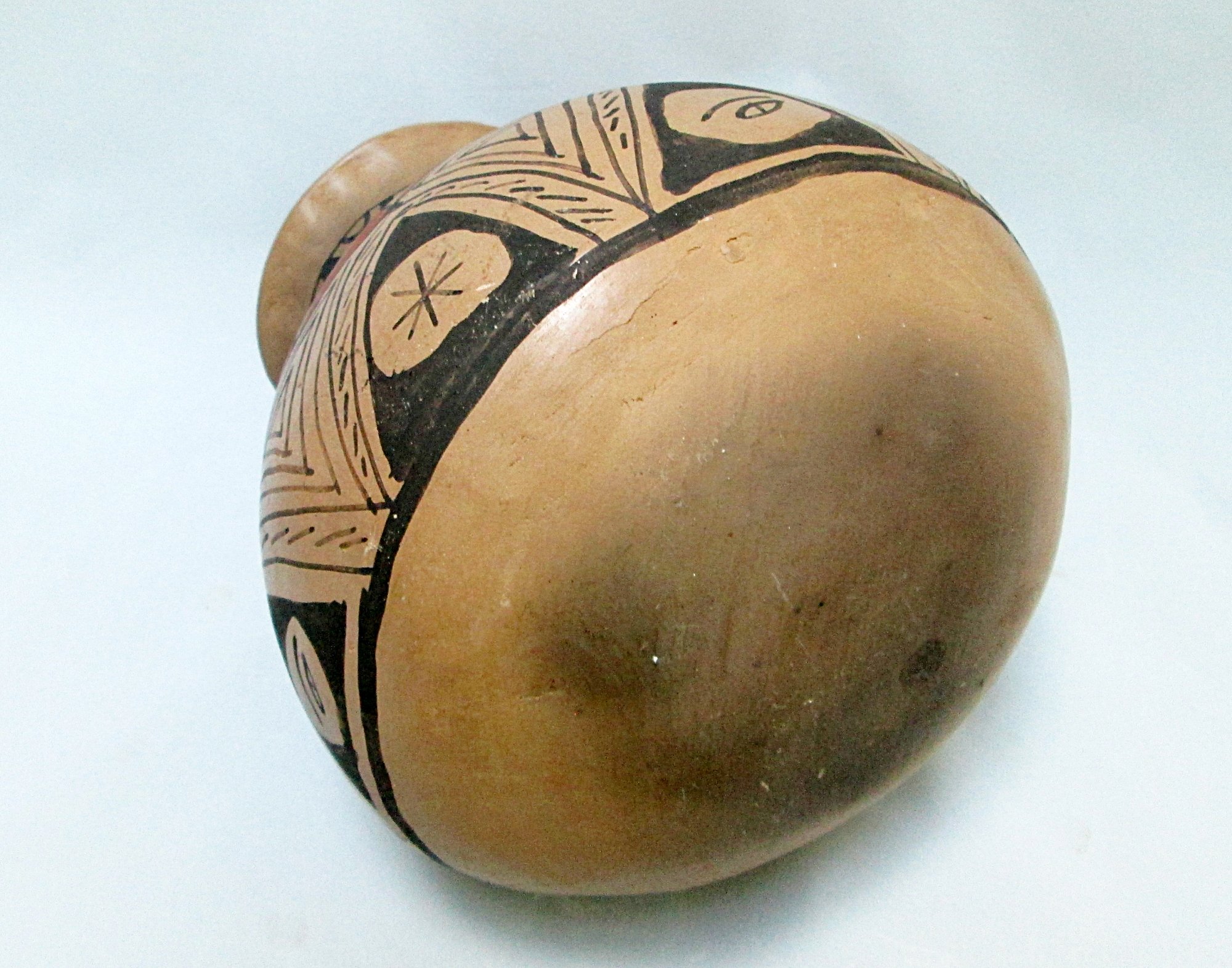 Casas Grande Olla-bottom view-2000 x 1572.JPG