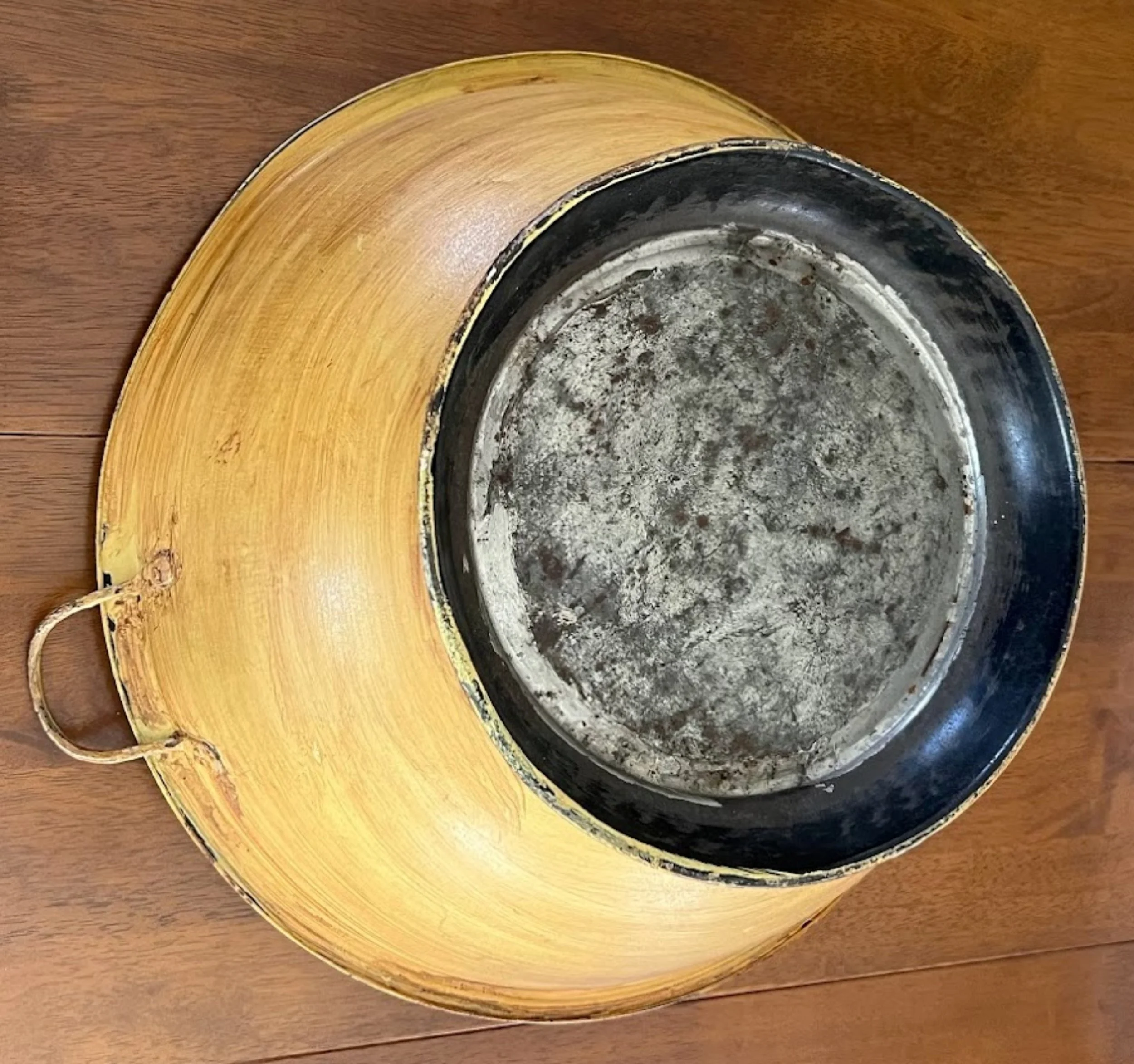 Antique Lidded TIN DOUGH RISER Hand Tole Painted full bottom view-2884 x 2705.jpg