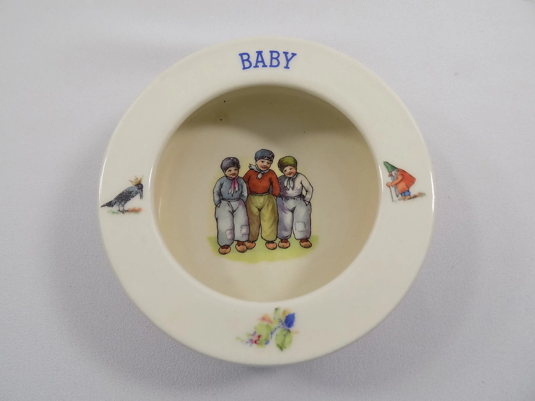 Vintage 1930s Baby Dish - Czechoslovakia - front top view-2272 - 1704.jpg