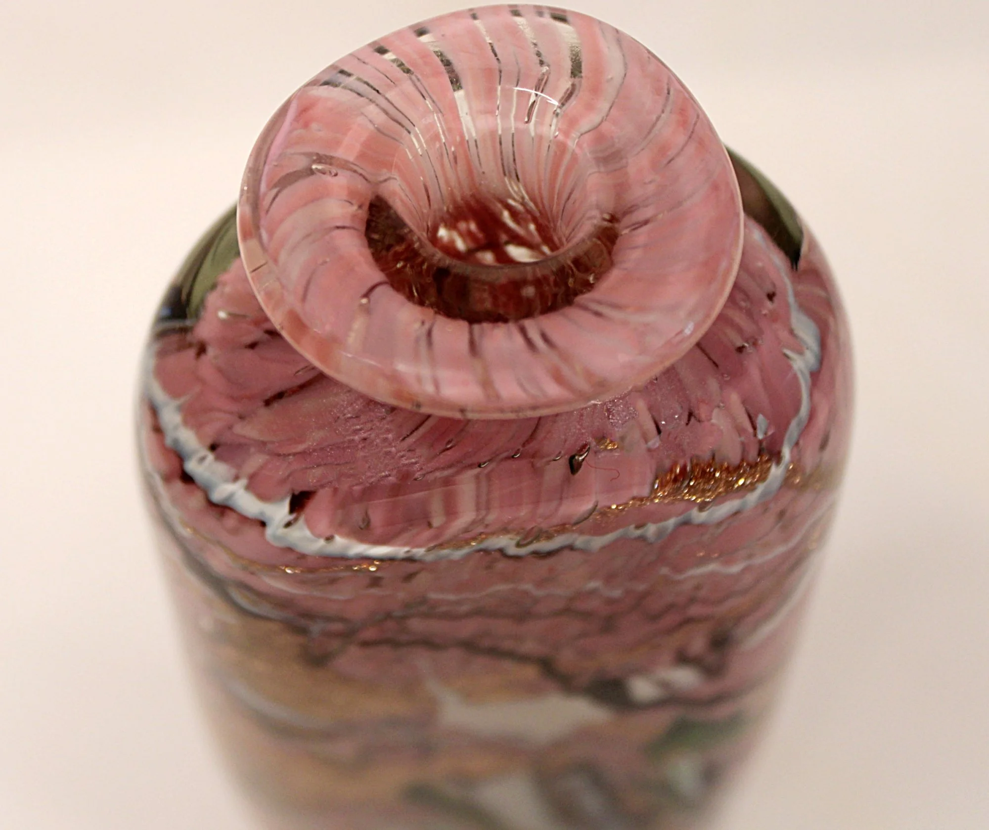 MICHELE LUZORO French Art Glass Bottle Vase with Gold Inclusions Handblown Mouth-closeup-2000 x 1678.JPG