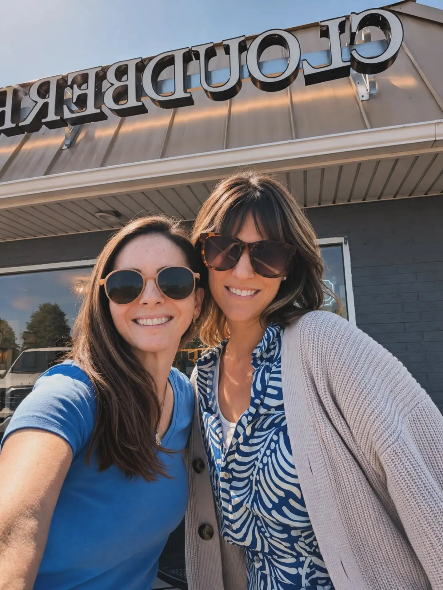 So many moments over the past few months have given me what my coach, @iamjuliesantiago, calls ✨sparkly breadcrumbs.✨

Those little nudges, unexpected conversations, chance encounters, and perfectly timed reconnections that seem to lead you exactly w