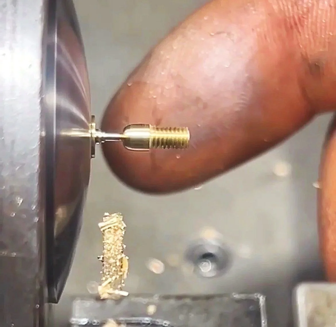 Single point threaded 4-40 