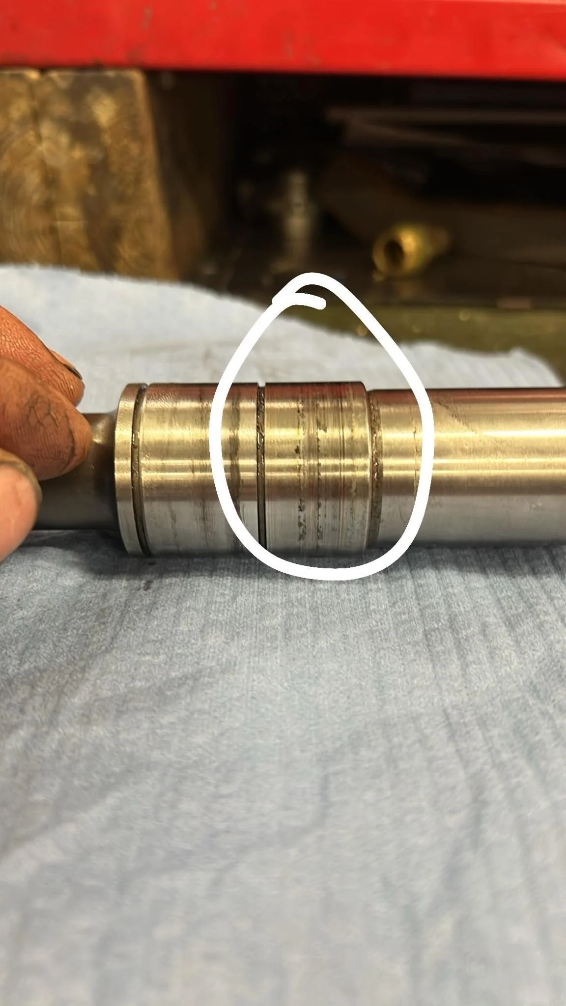 Damaged hydraulic pump shaft 