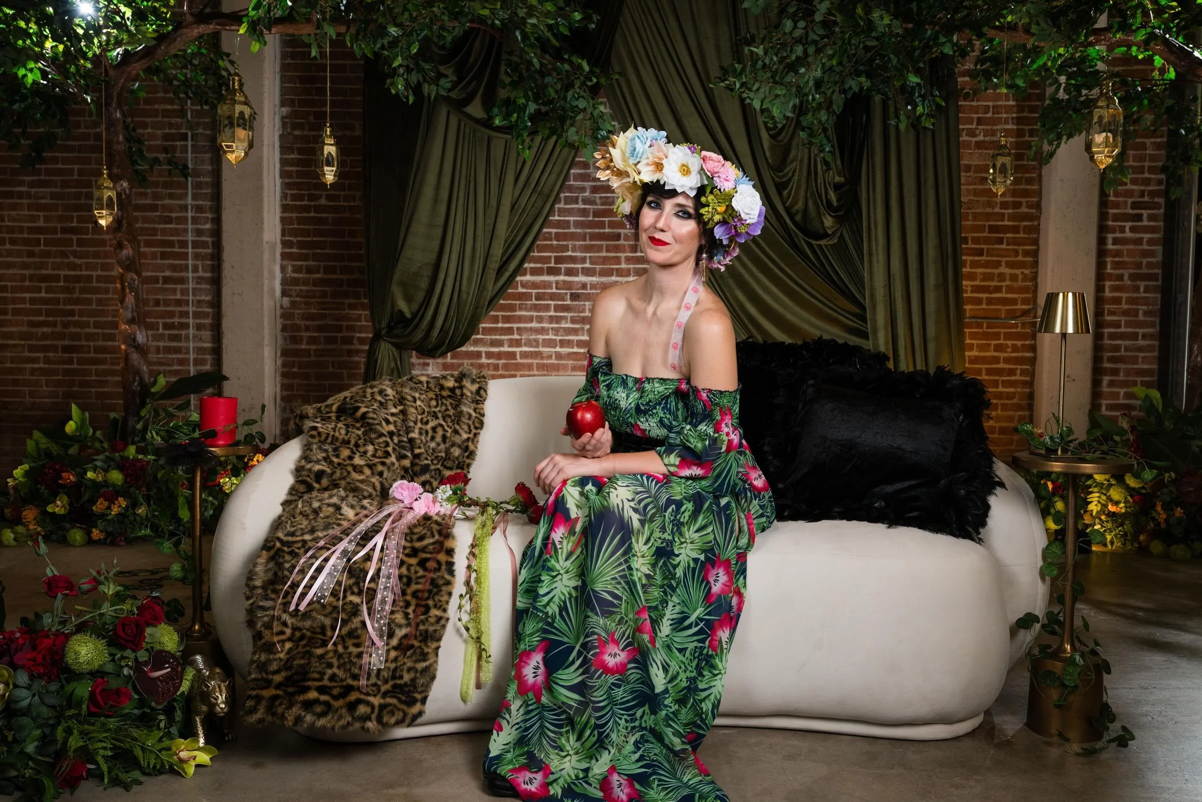 🌿 We are getting so excited for @theeventgenies Naughty by Nature event. This special event is free to attend and happening on Thursday, August 27th at @champagne.haus in Downtown Phoenix. Our station will show you how to make this very easy DIY flo