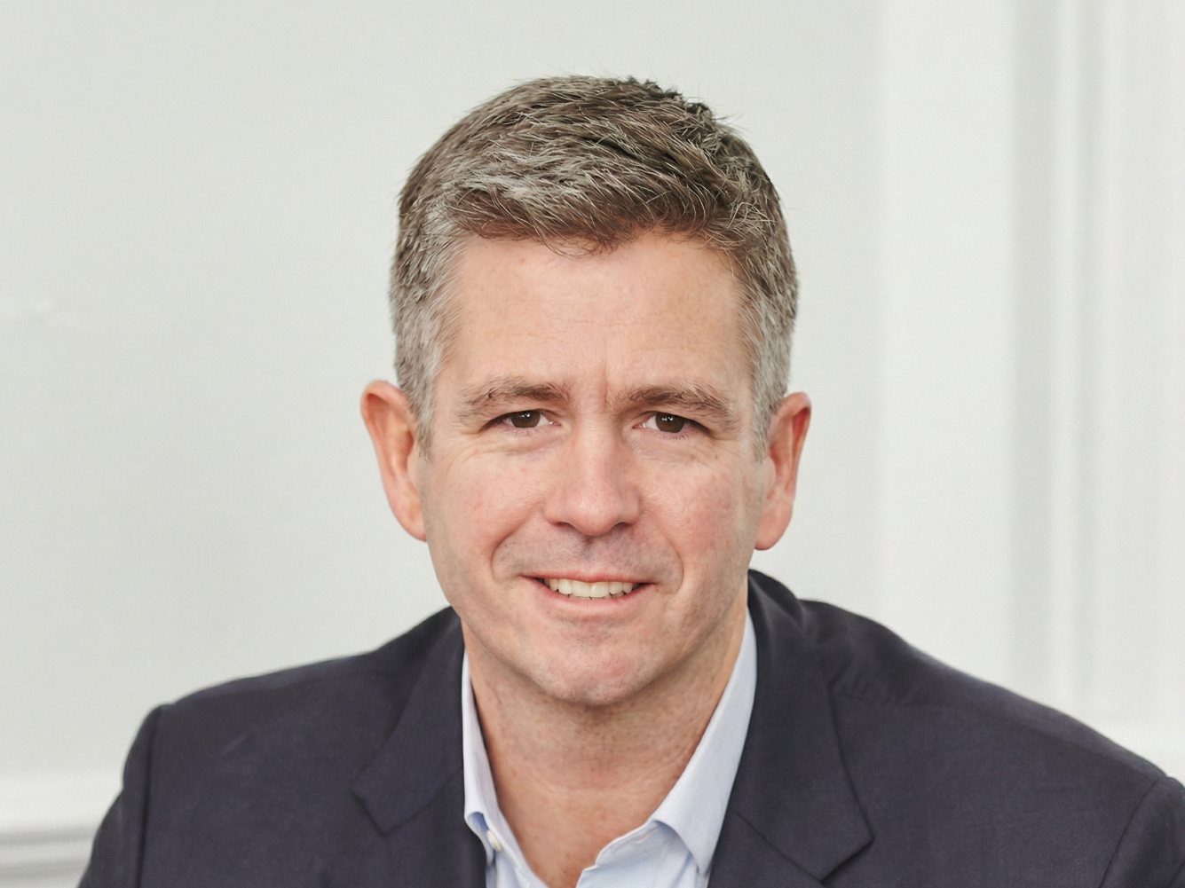 Michael Farrant has over 20 years of experience providing strategic communications advice and support to Heads of State, governments, companies and individuals.