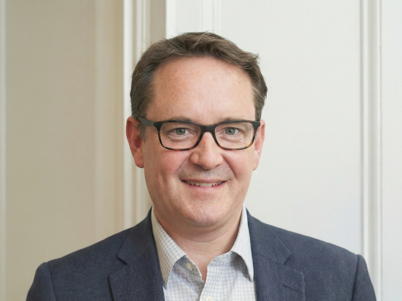 Anthony Simon brings extensive experience to Farrant Group clients, having helped defend and enhance the reputations of governments, major organisations and high-profile individuals. 