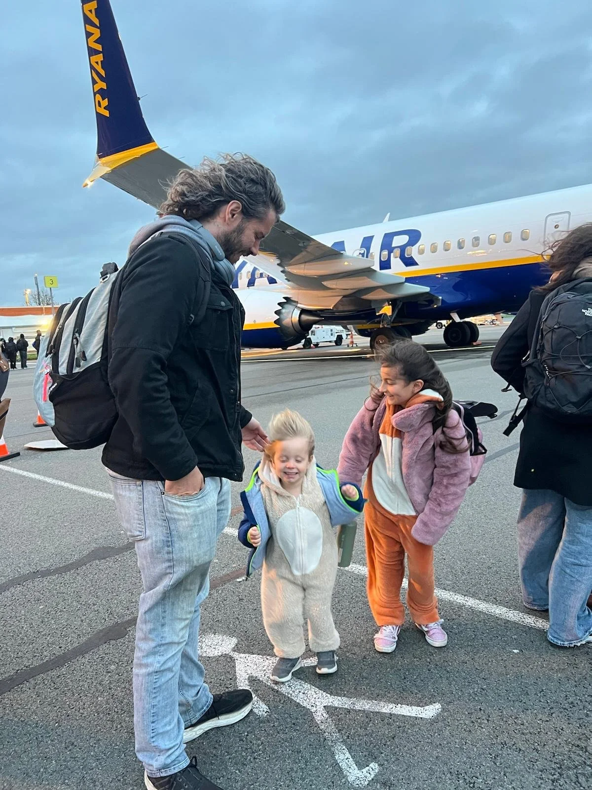 Flying With Kids: Best Flight Times, Seats, and Connection Tips