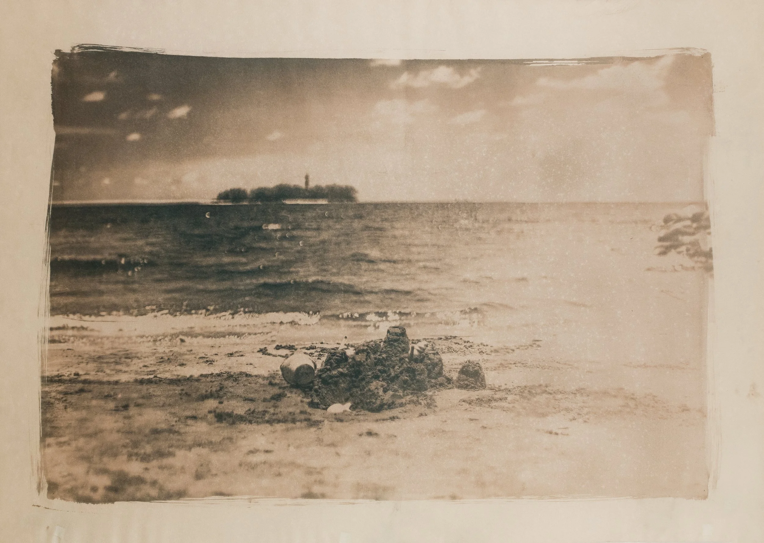 Castillos de Amor // 2023 // Cianotipia virada a yerba mate 70cm x 50cm