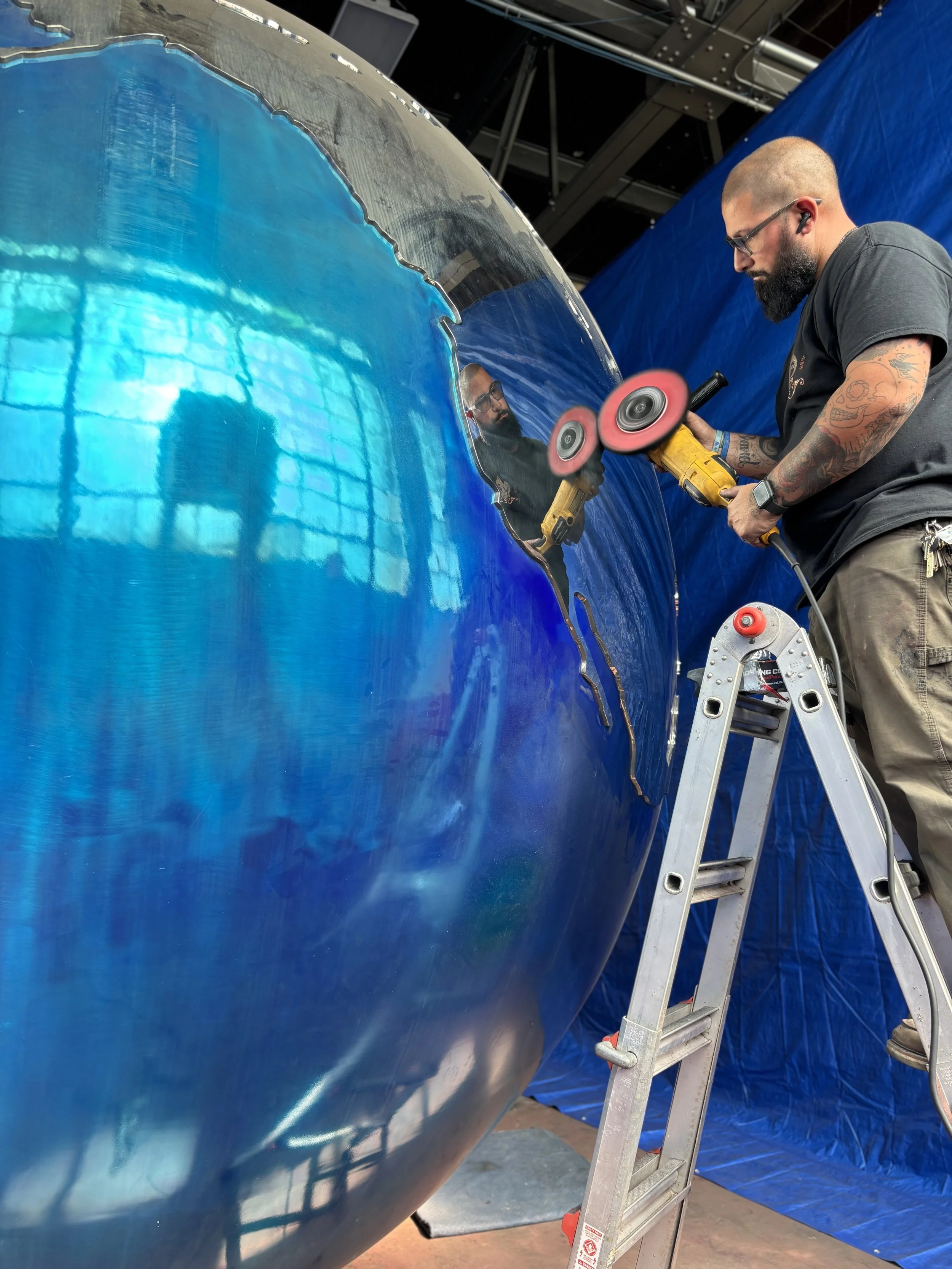 XO Sculpture; 
Artist: Daniel Anderson,
Creative Director: Eduardo Delacruz