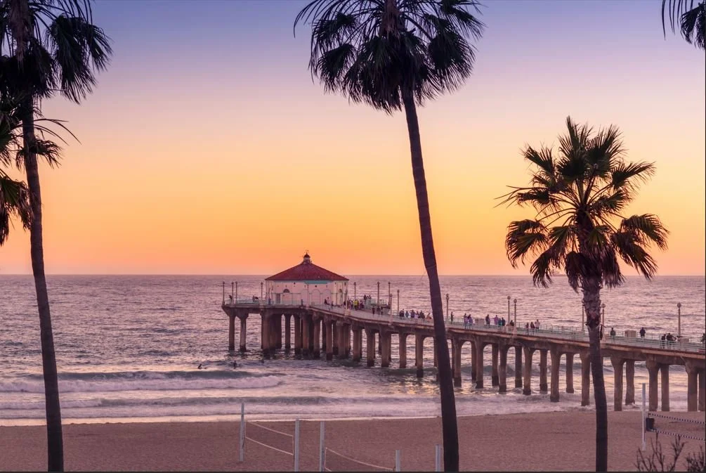 Picture of the Manhattan Beach pier at dusk