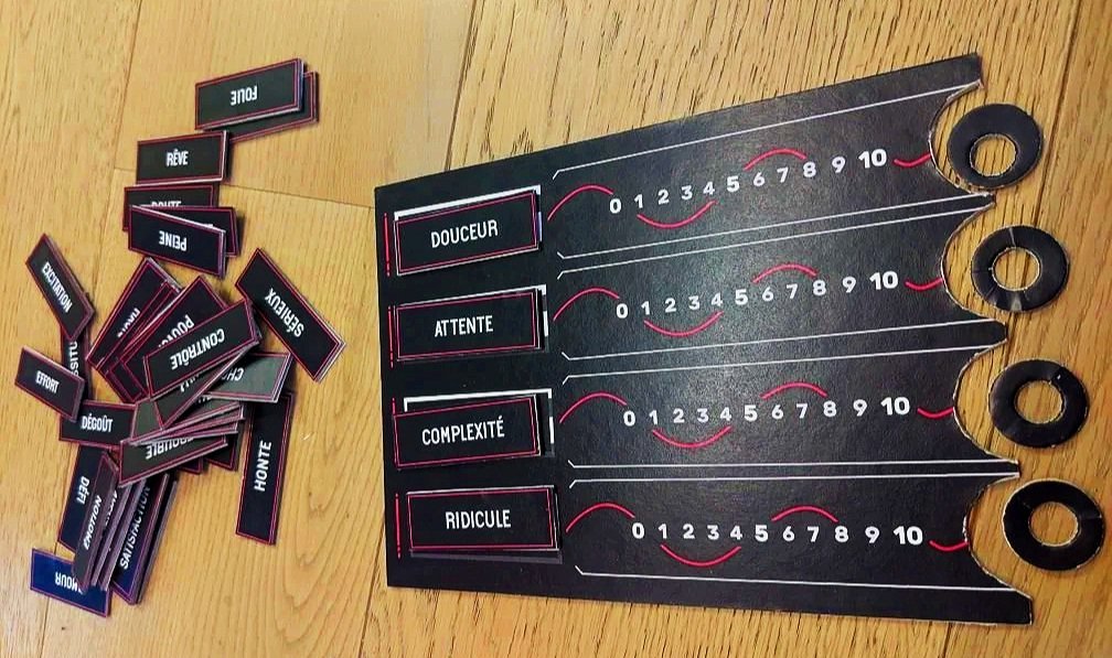 Photo du plateau et tuiles imprimées et découpées du prototype de jeu de société "PhotoGraph' de Act In Games.