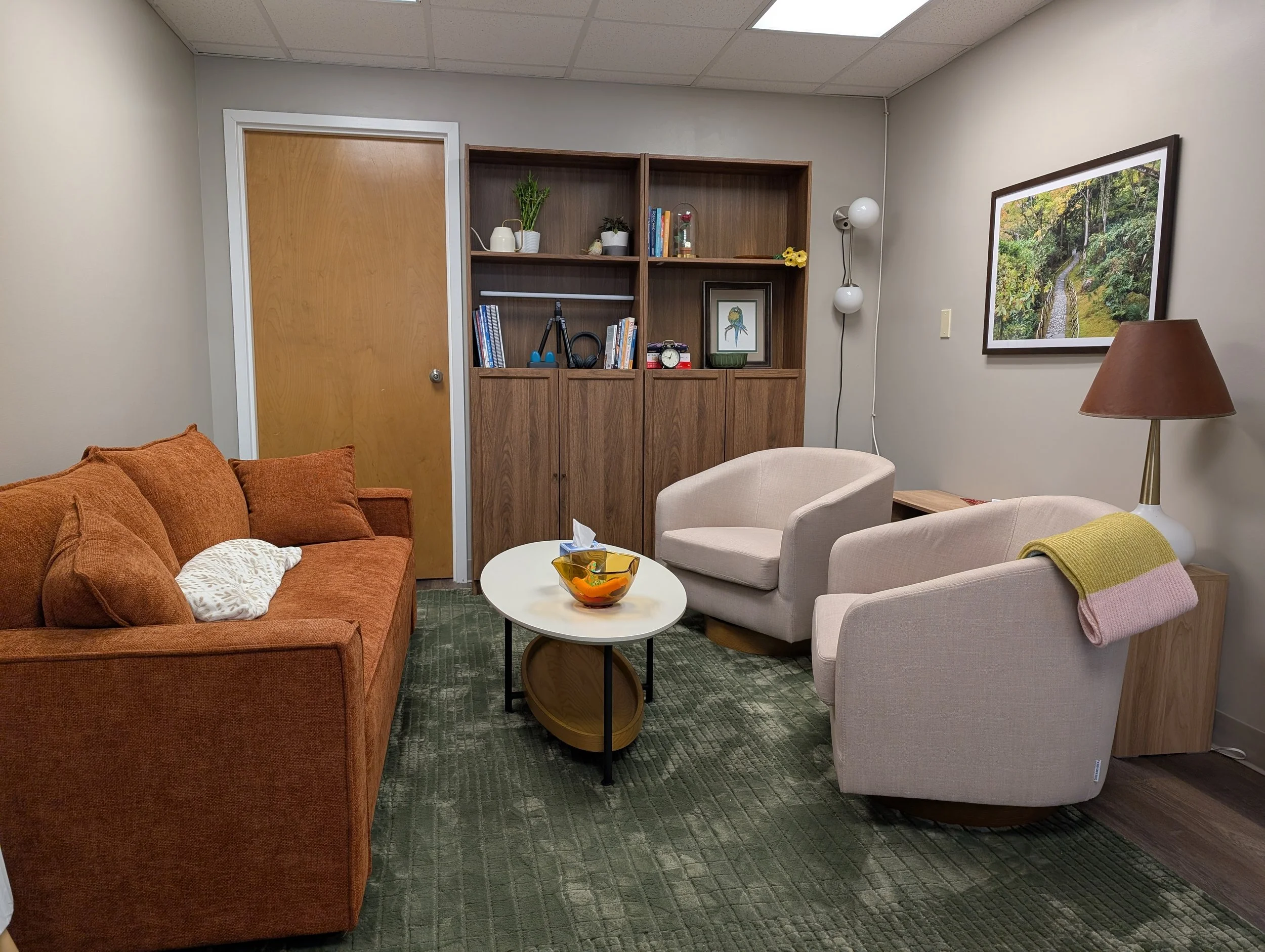 Cozy therapy office to process attachment wounds, trauma through individual therapy, couples therapy, discernment counseling, and therapy intensives.