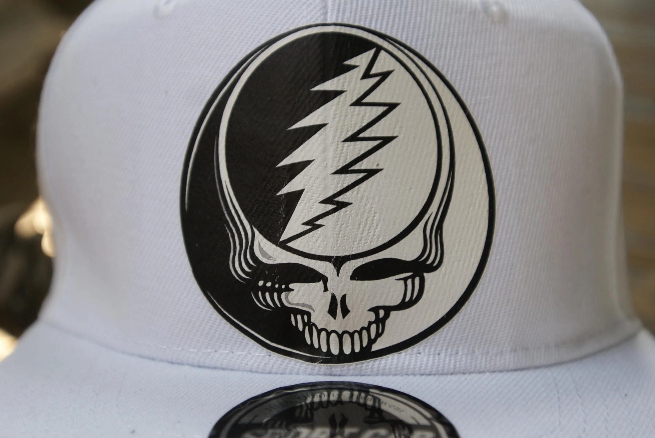 Grateful Dead Monochrome Series Classic White Flat Brim Snapback Hat, Monochrome Stealie Deadhead Cap, Steal Your Face Festival Hat