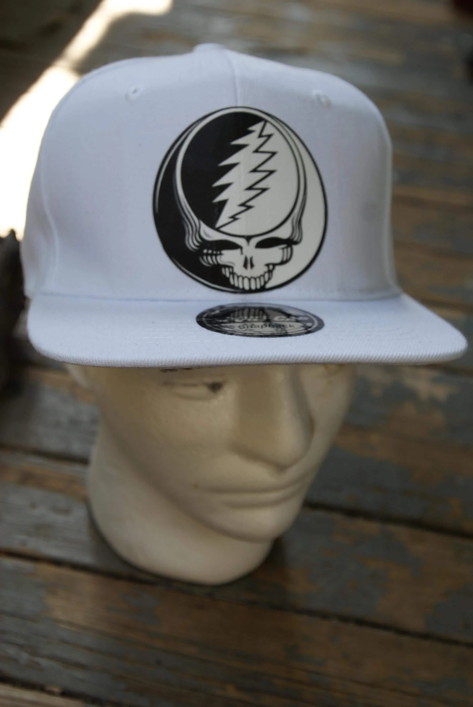 Grateful Dead Monochrome Series Classic White Flat Brim Snapback Hat, Monochrome Stealie Deadhead Cap, Steal Your Face Festival Hat