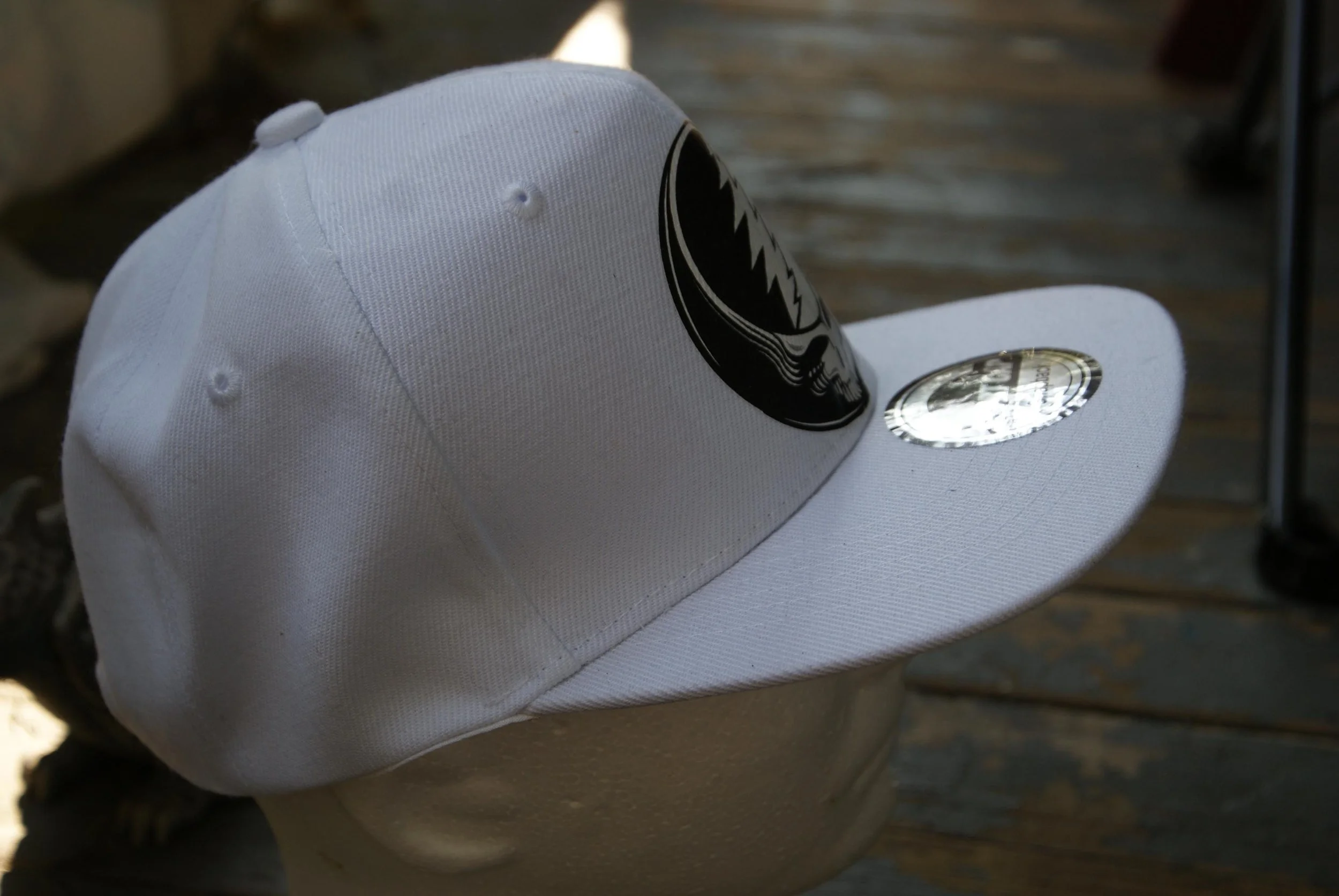 Grateful Dead Monochrome Series Classic White Flat Brim Snapback Hat, Monochrome Stealie Deadhead Cap, Steal Your Face Festival Hat