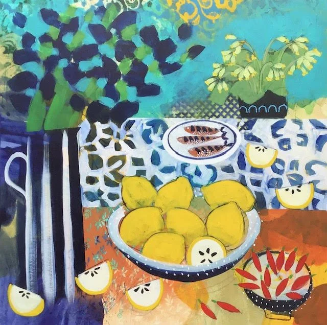 Colorful painting of a table with lemons and tomato slices, a bowl with lemons, a small bowl with sliced tomatoes, a plate with fish, and a lizard, with a leafy plant in the background.
