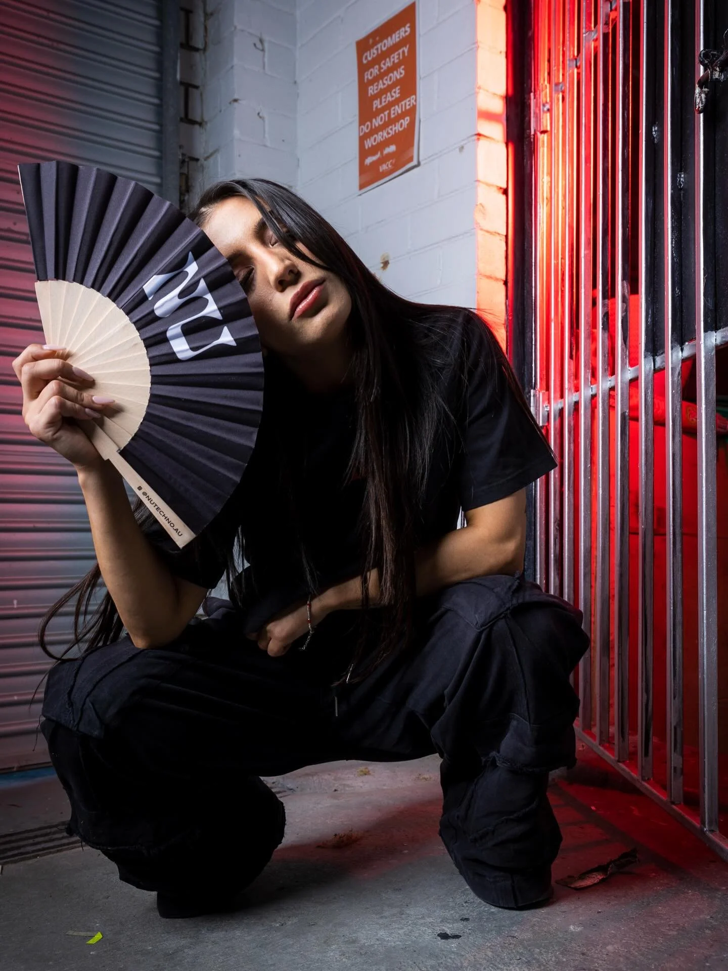 DETAILS MAKE THE DIFFERENCE.

From the fan to the tote, from tees to hoodies | every piece carries the energy.

Get yours: https://nu.techno.co 🛒

#nutechno #techno #merchdesign #techessentials #onlineshop