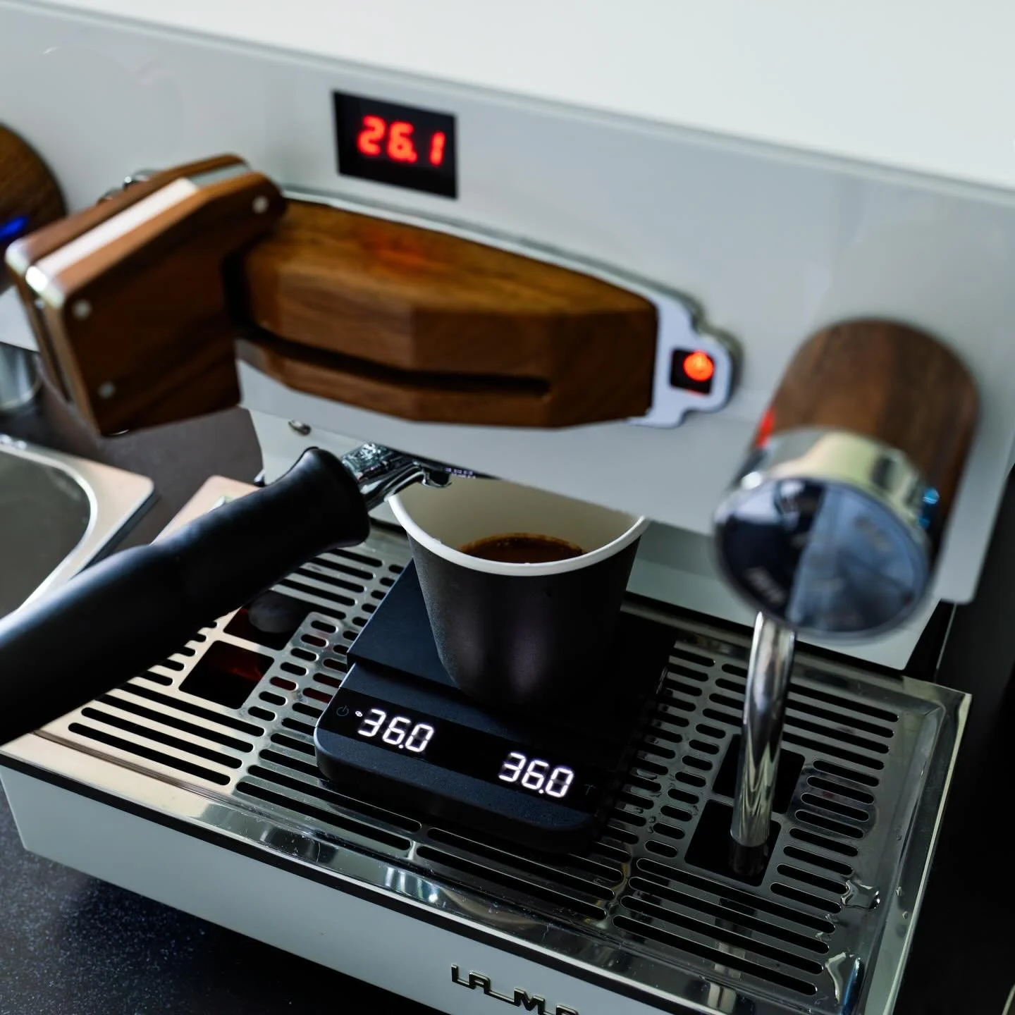 This is how we do it.

18 grams in; 36 grams out. 25-35 seconds. Every time.

#lamarzocco #lineamini #espresso #acaiascale #recipe