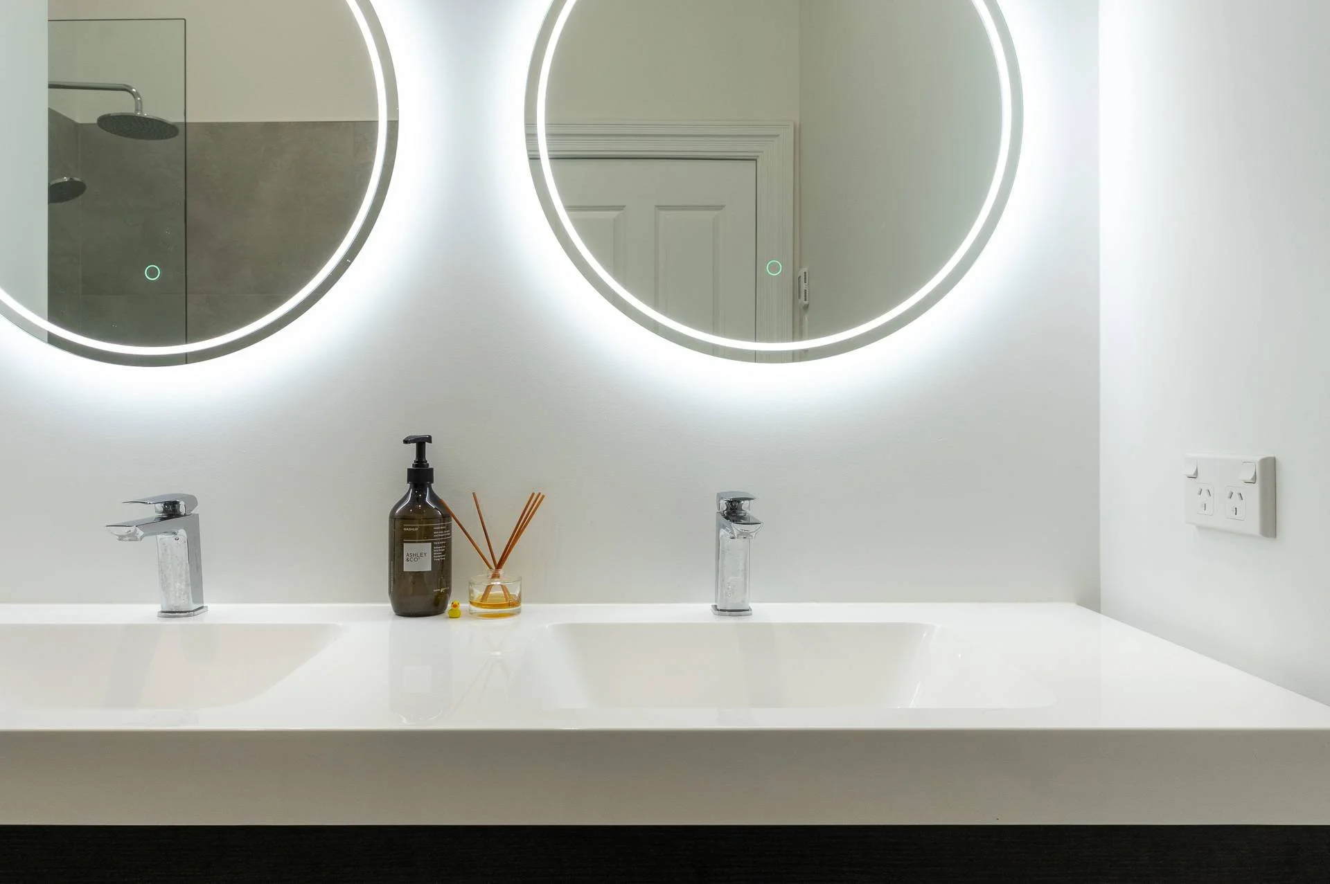 BenLevyPhotography_WR-19-2 villa.jpg