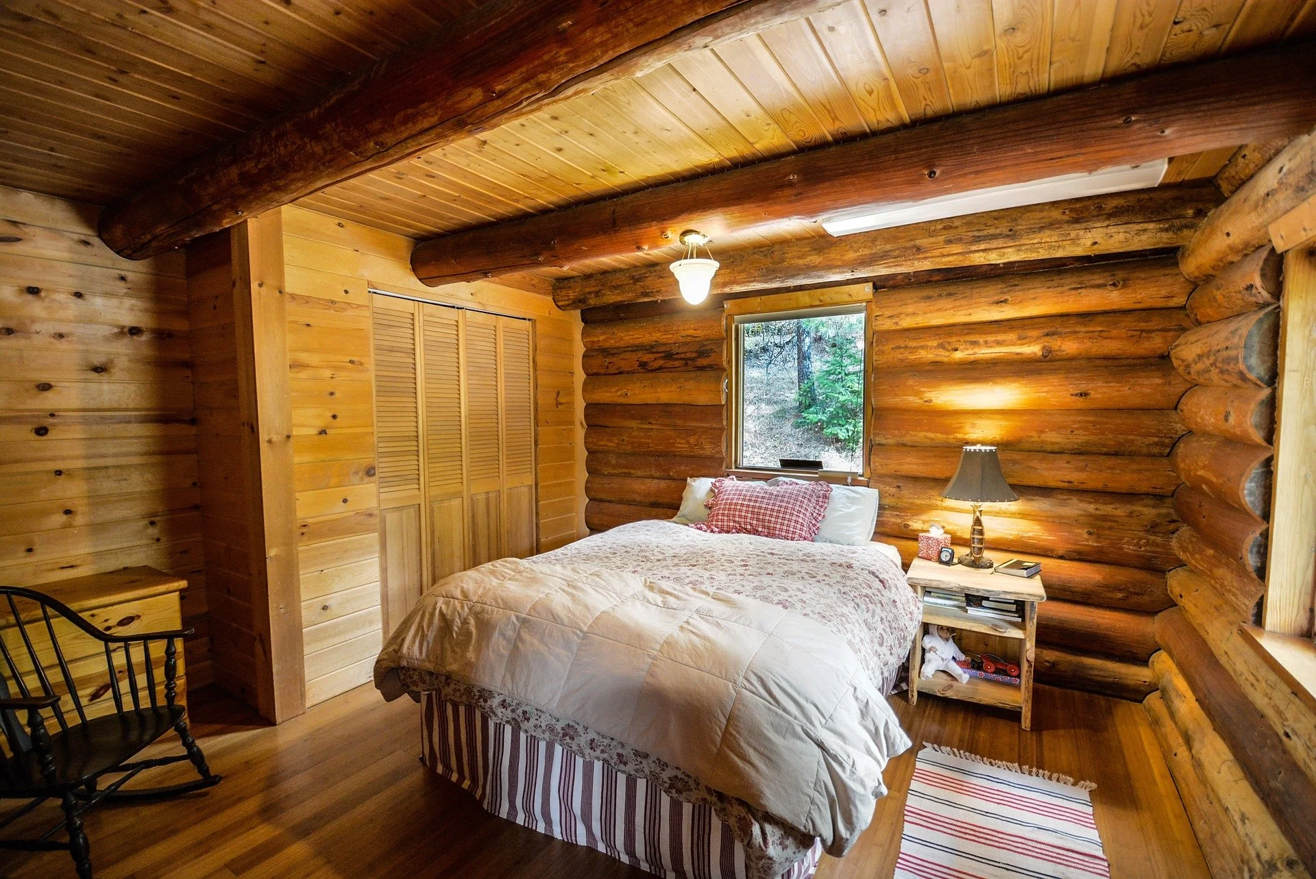 user32212-log-home-2225414_1920.jpg