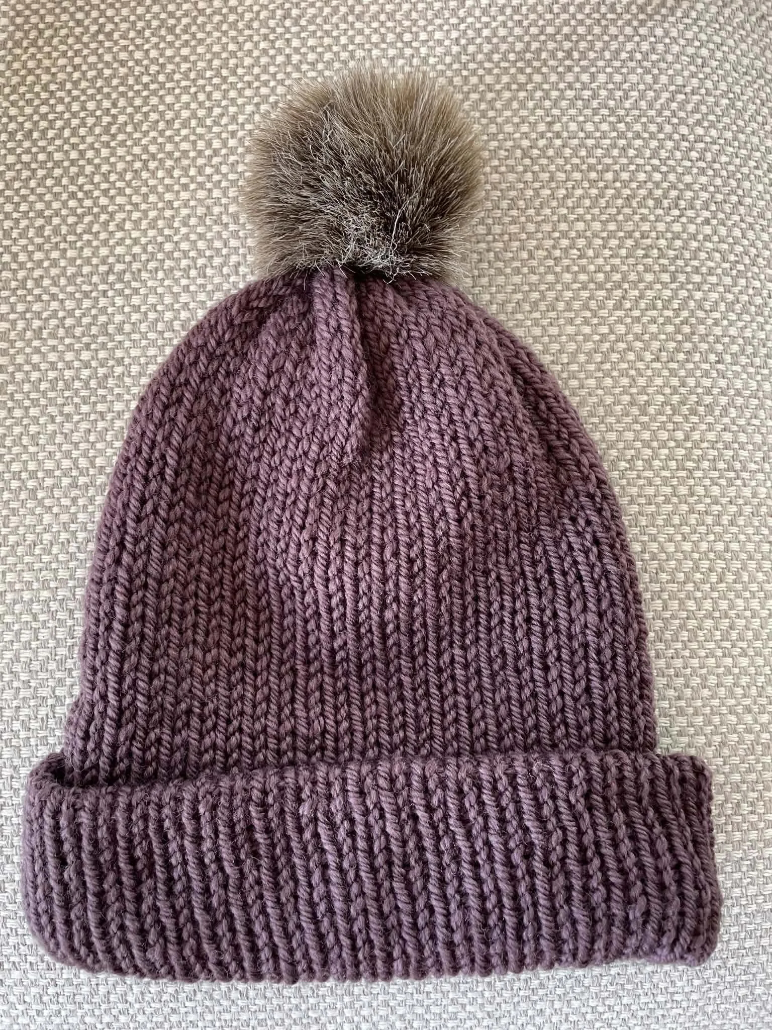 Beanie - Merino Grape w Pom Pom.jpe