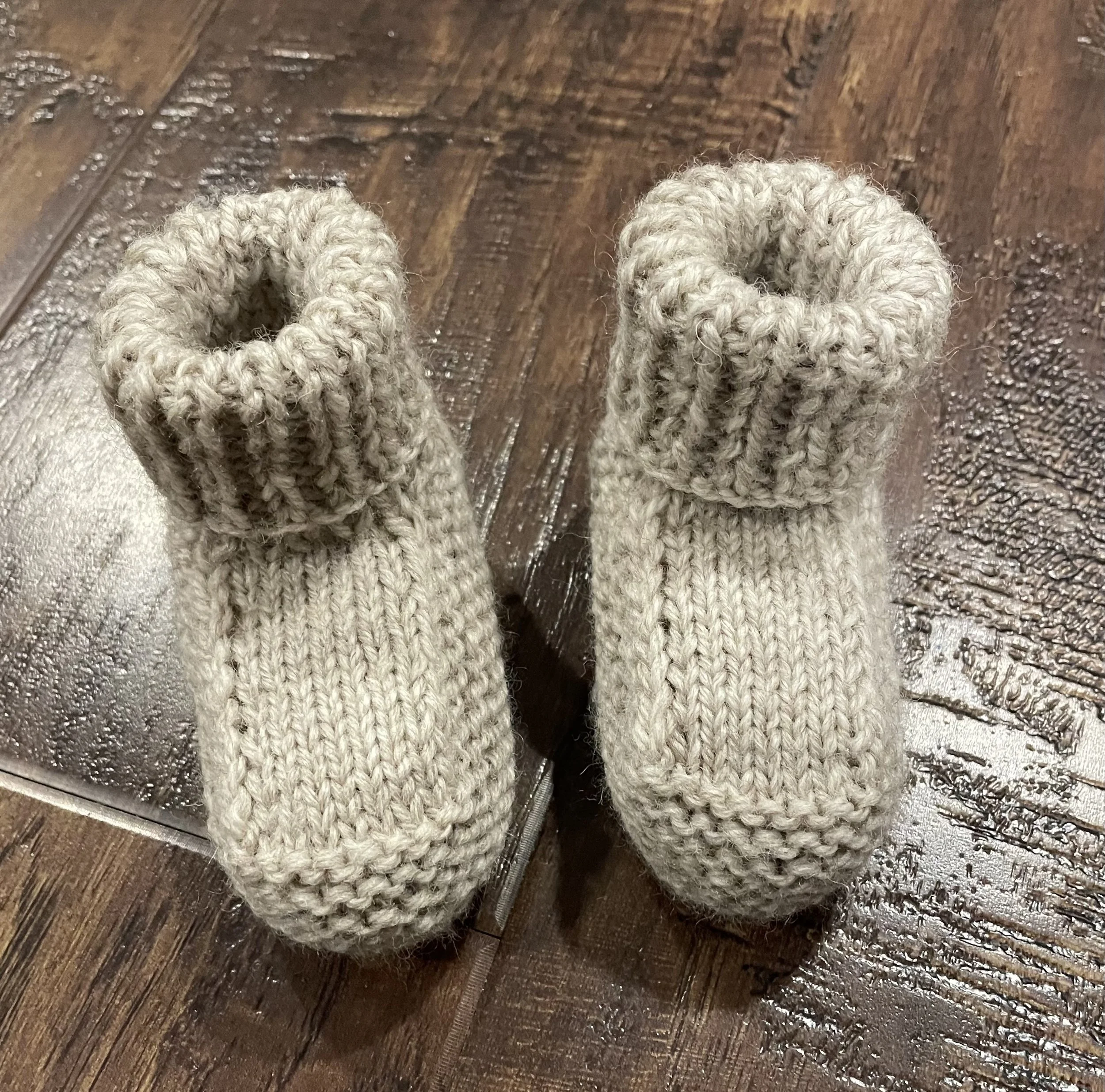 BABY'S BOOTIES - 8ply