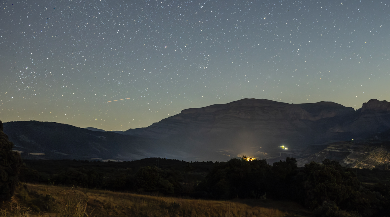 Astroturismo en el Pirineo: Cena, Estrellas y Aventura Rural en Hotel Casa Peix (Aragón)