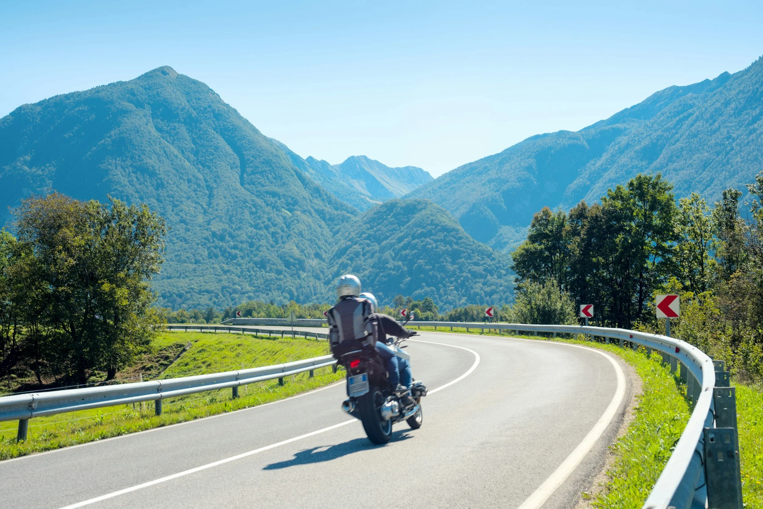 Ruta en moto por el Pirineo Aragonés, una ruta imprescindible desde Casa Peix (Alquézar,  Ainsa)