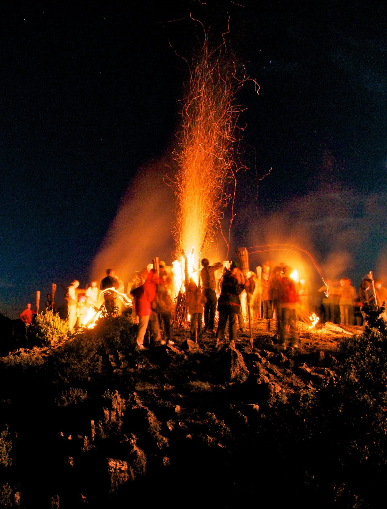 Las Fallas del Pirineo: la noche en que las montañas se iluminan con fuego y tradición