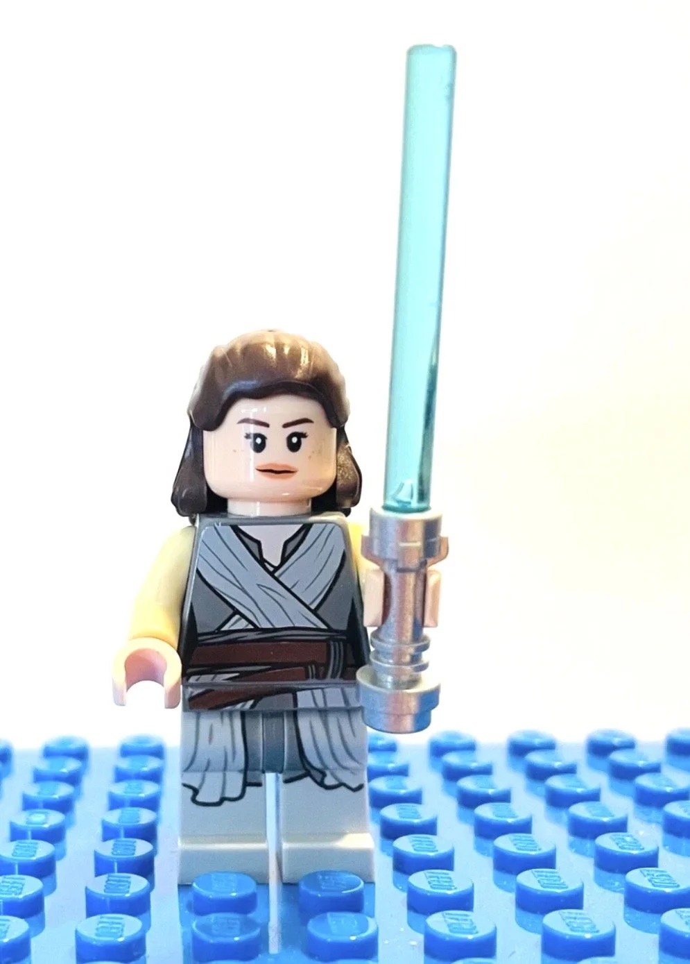 Lego Star Wars Rey Minifigure SW0866 Grey Tied Robe