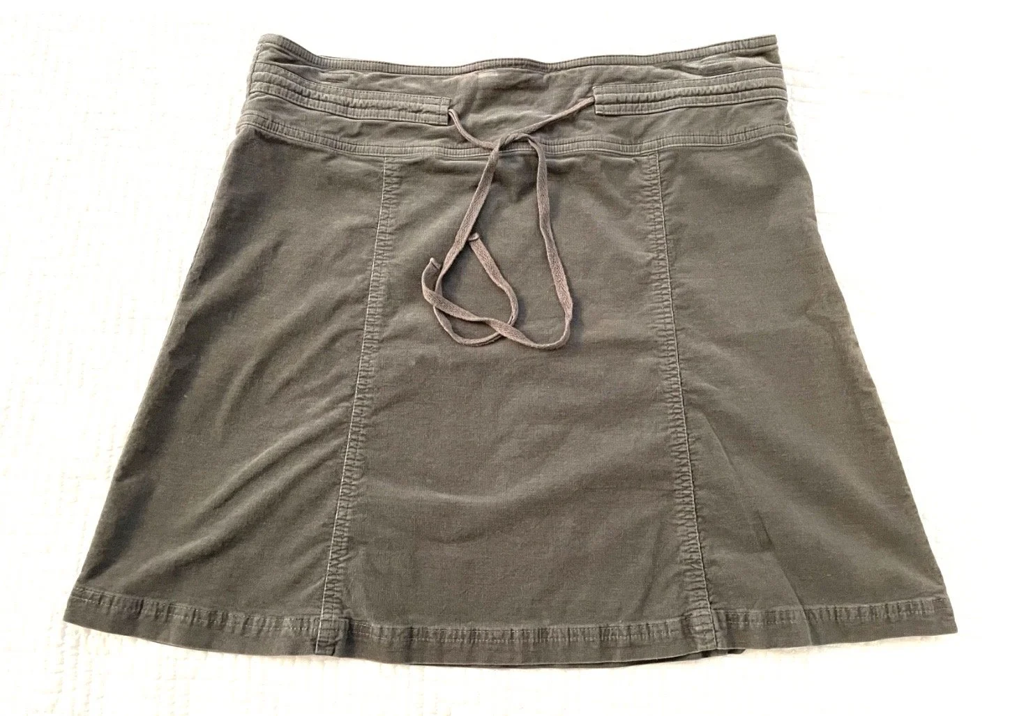SAHALIE WOMENS SIZE 12 SIDE ZIP DRAWSTRING BUTTER SOFT COURDEROY 98% COTTON MINI SKIRT IN GREY