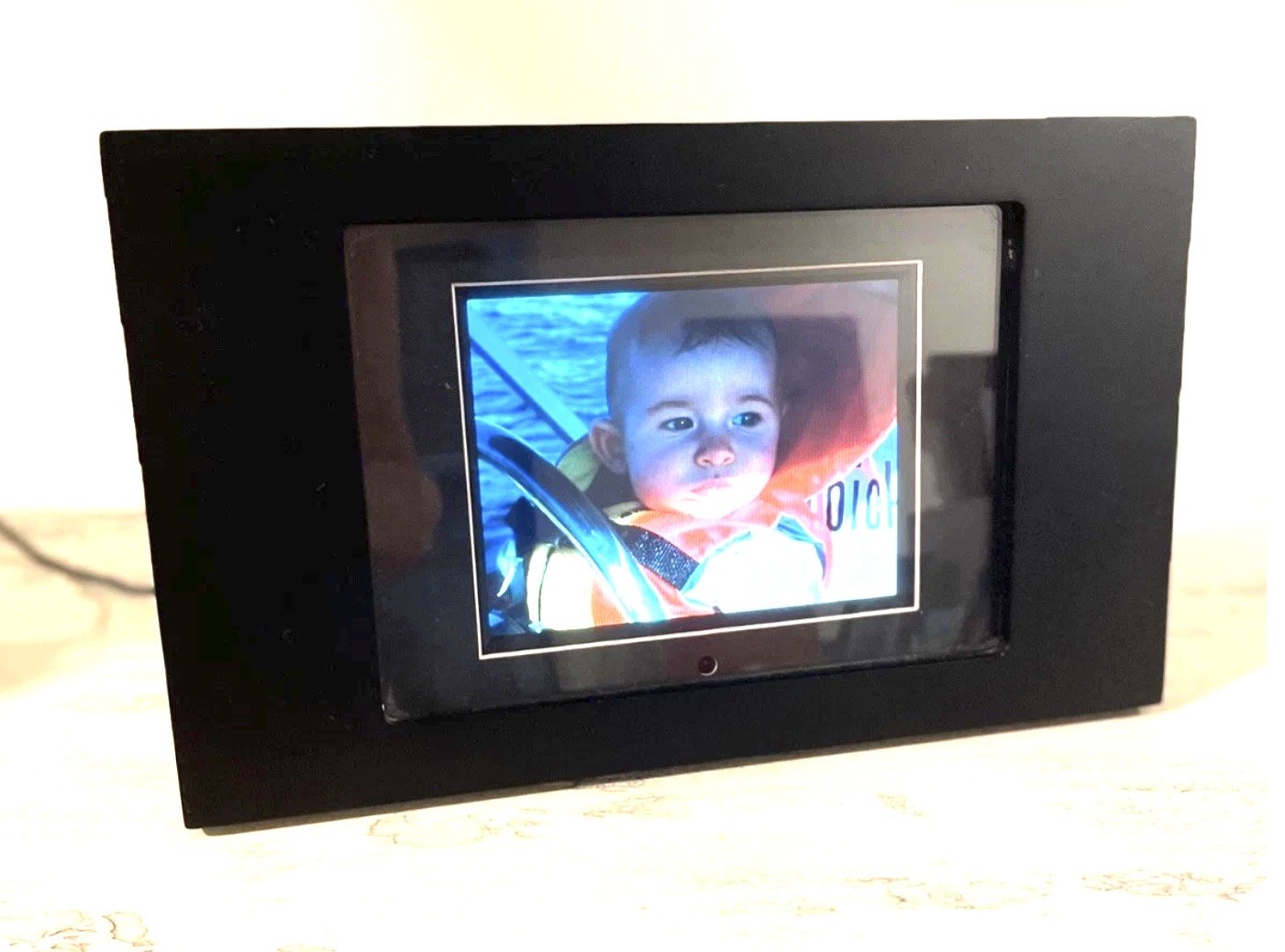 TAO 5.6" Digital Photo Frame photo/video, wall mount or table top
