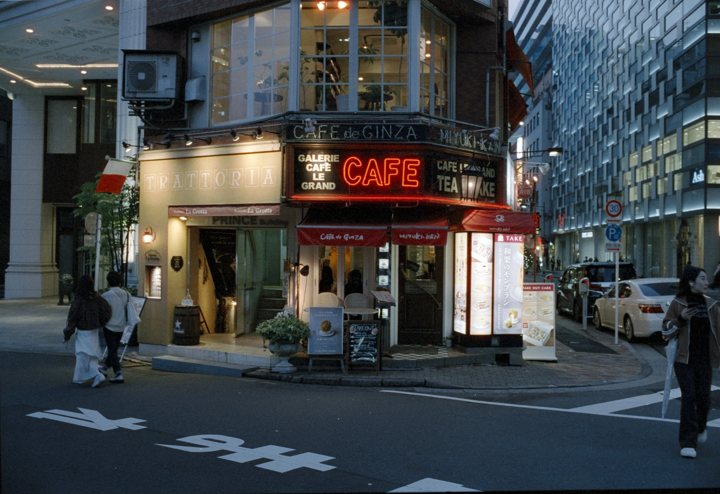 April 2025
Cinestill 800T
Nikon F3