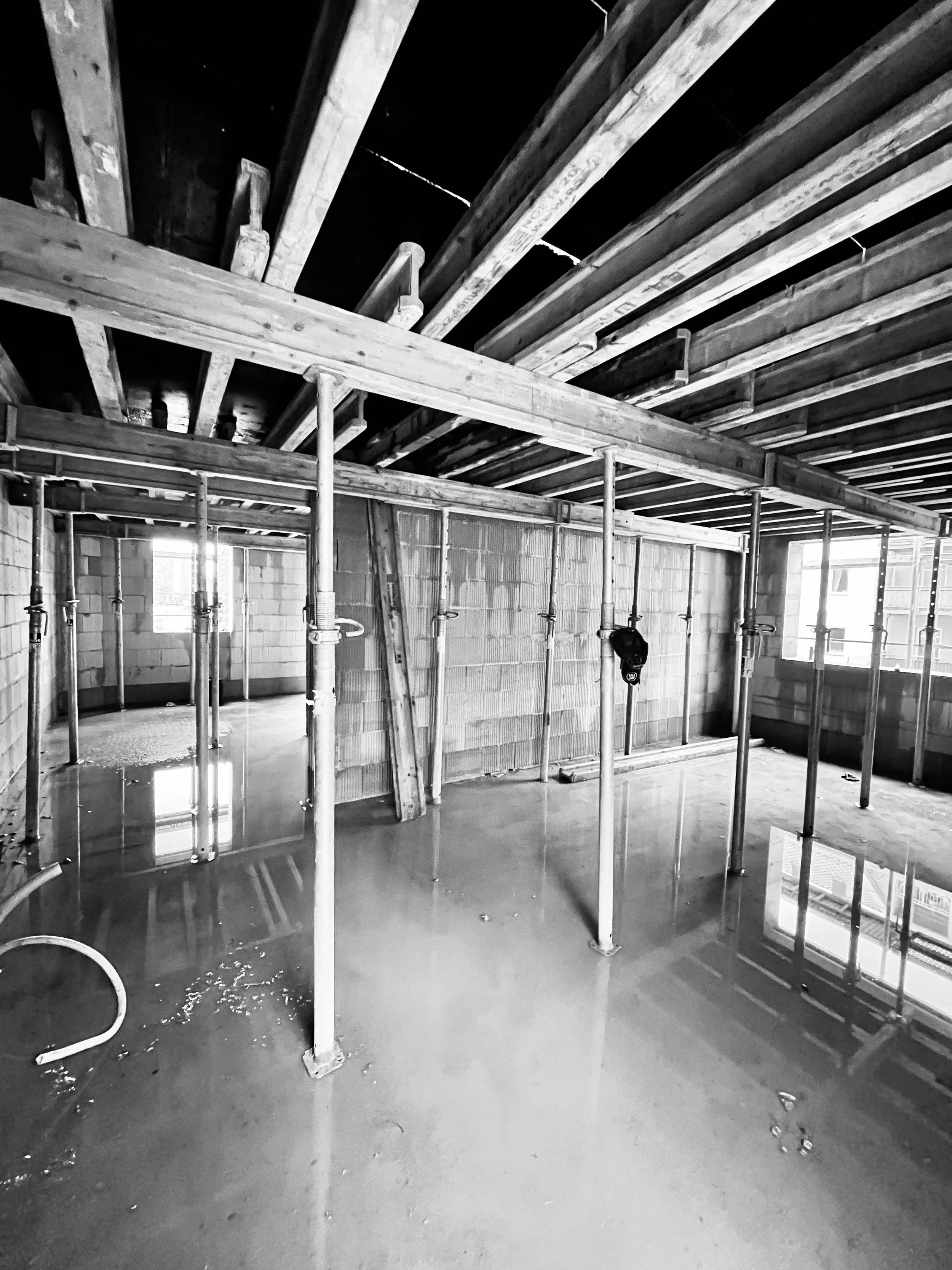 Dipl.-Ing. (Univ.) Architekt.