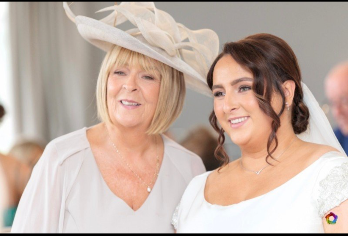 niamh and her mam.PNG