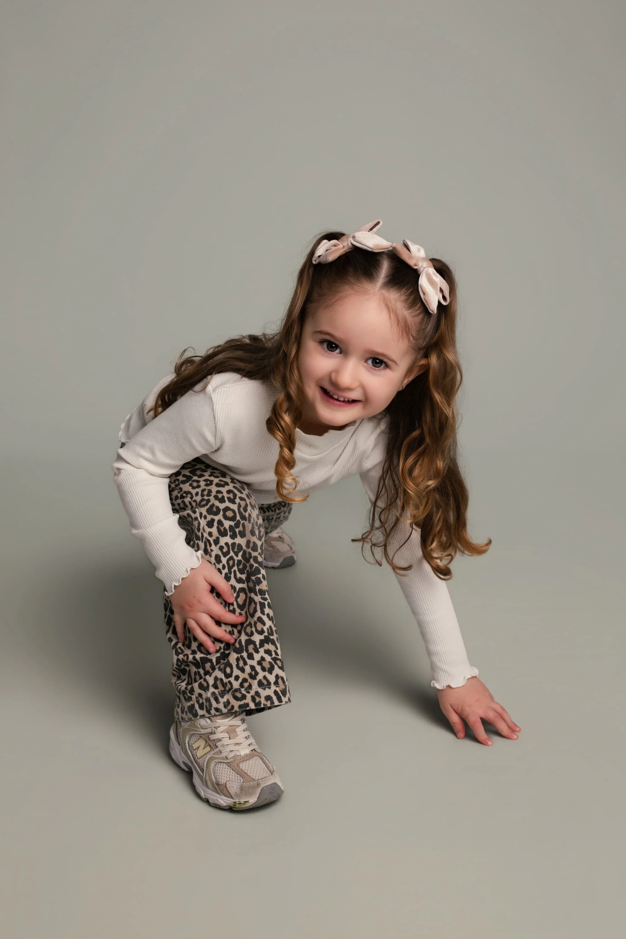 Relaxed children’s portrait of young girl Manchester and Bury pop-up children’s photography session