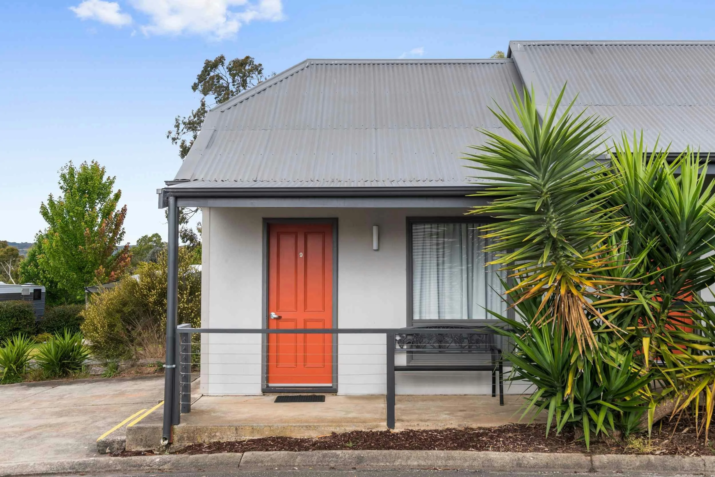 Standard-Studio-Cottage-1-Queen-Exterior.jpg