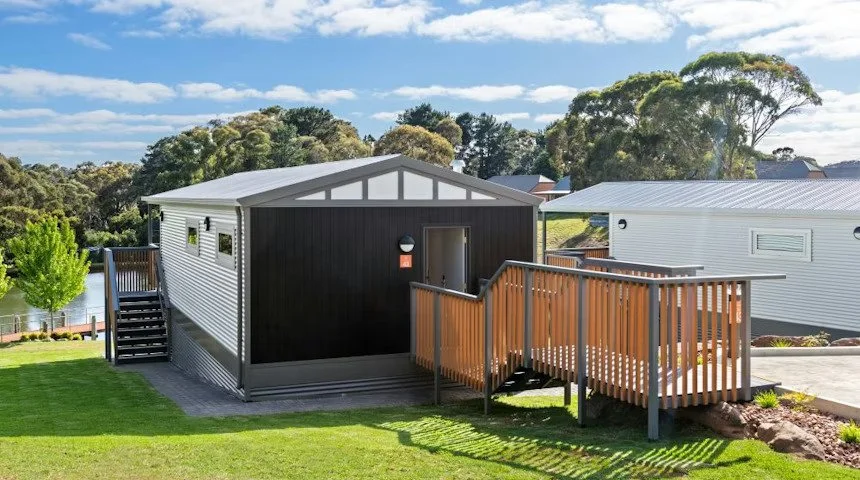 Discovery-Parks-Hahndorf-Deluxe-2BR-Cabin-S4-exterior2 (1).jpg