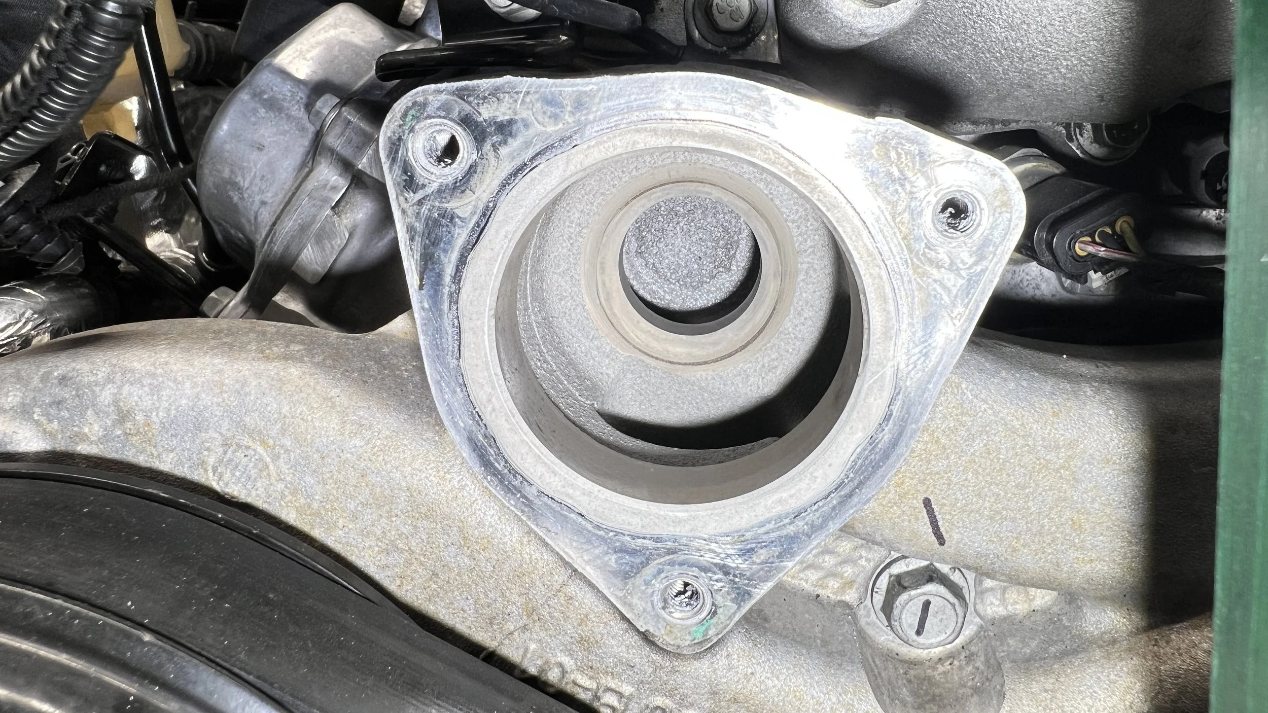LT4 thermostat coolant inlet