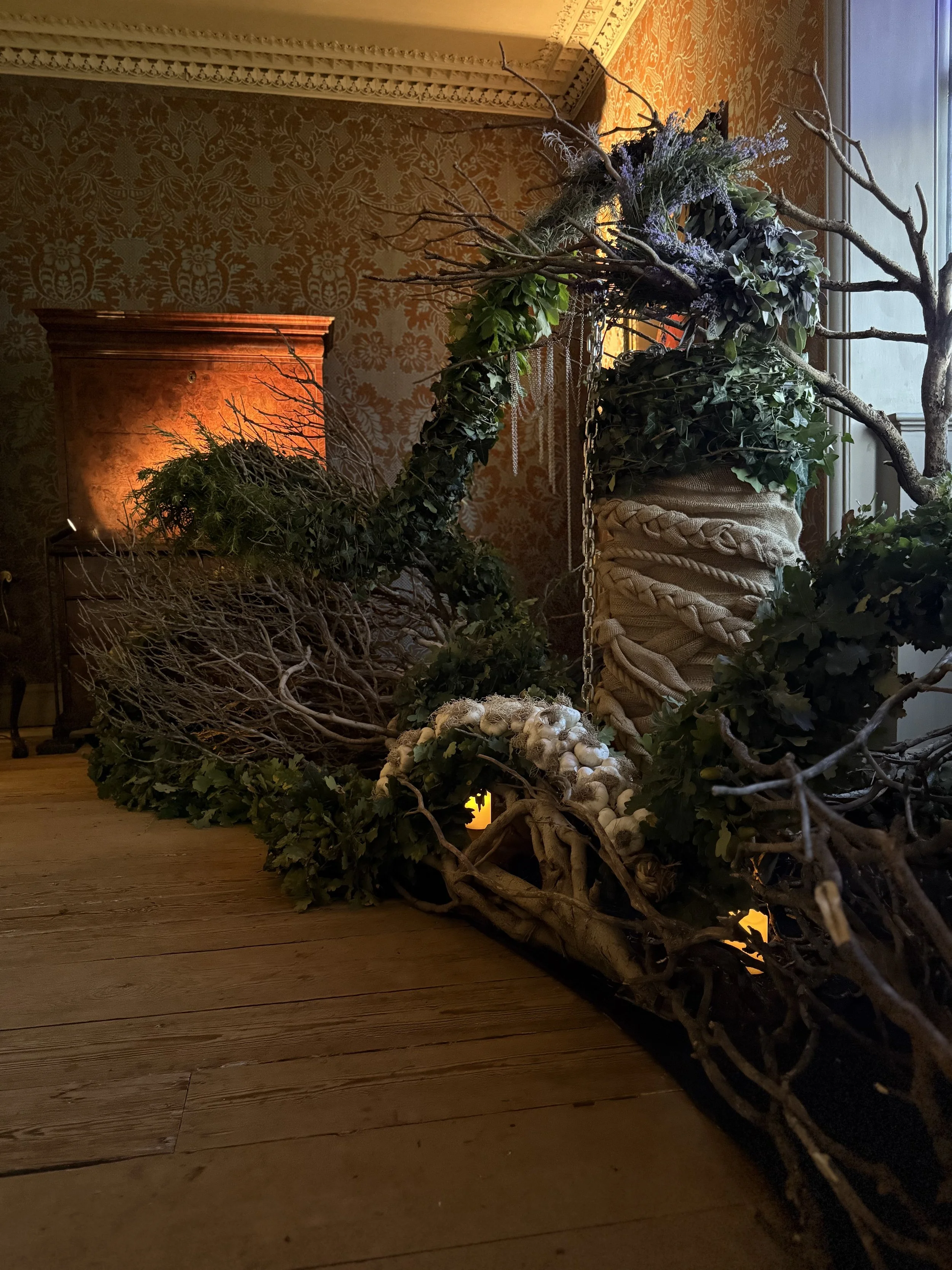 Green installation ivy set design exhibition green sculpture.jpeg