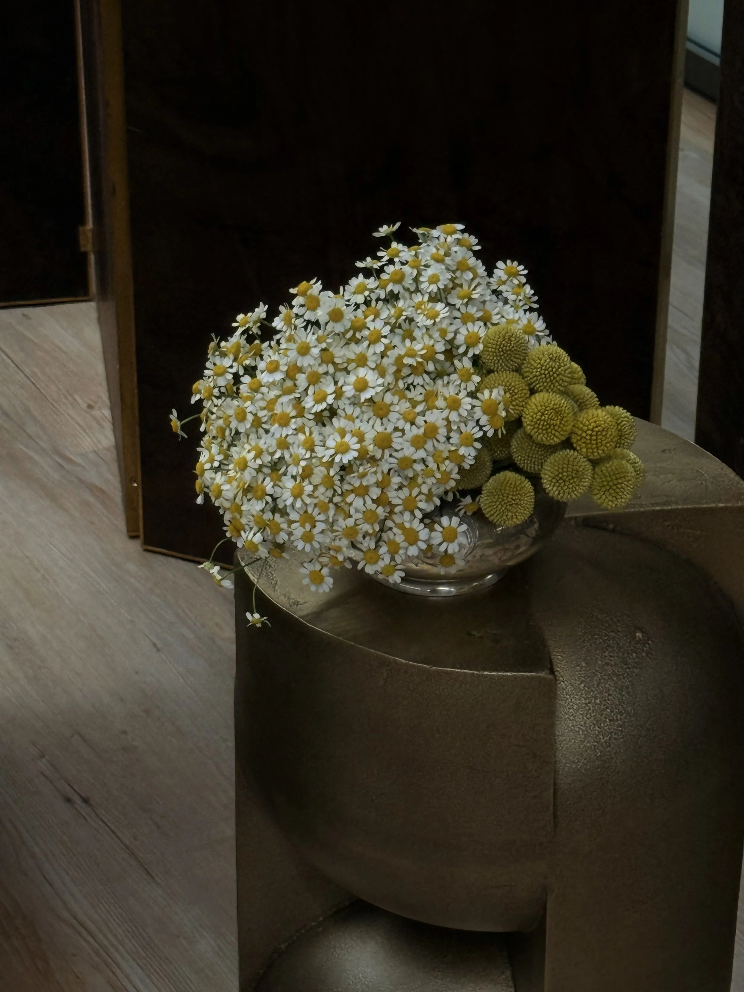 Event flowers daisies yellow arrangement.jpeg